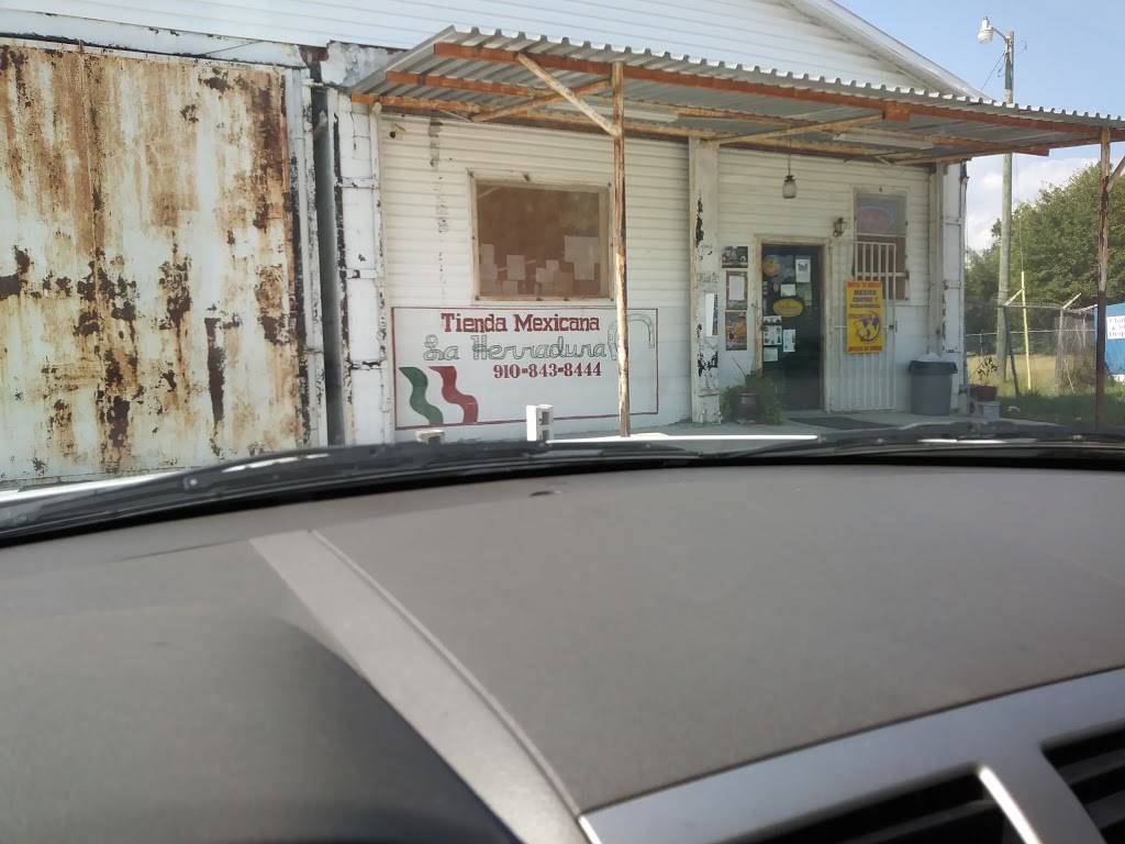 La Herradura | restaurant | 14263 NC-71, Shannon, NC 28386, USA | 9108438844 OR +1 910-843-8844