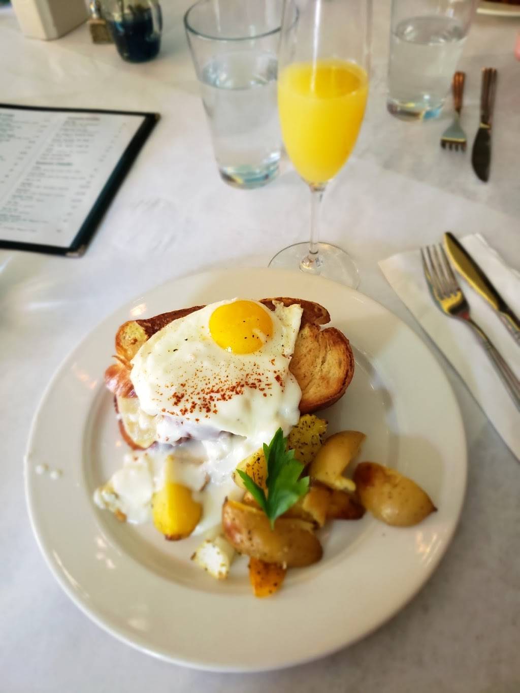 Le Petit Triangle Café | restaurant | 1881 Fulton Rd, Cleveland, OH 44113, USA | 2162811881 OR +1 216-281-1881