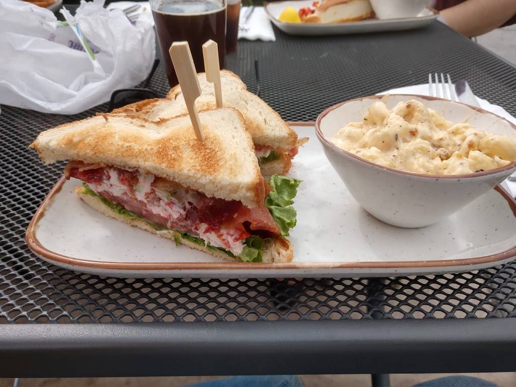 Dog Watch Mystic | restaurant | 20 Old Stonington Rd, Stonington, CT 06378, USA | 8602454911 OR +1 860-245-4911