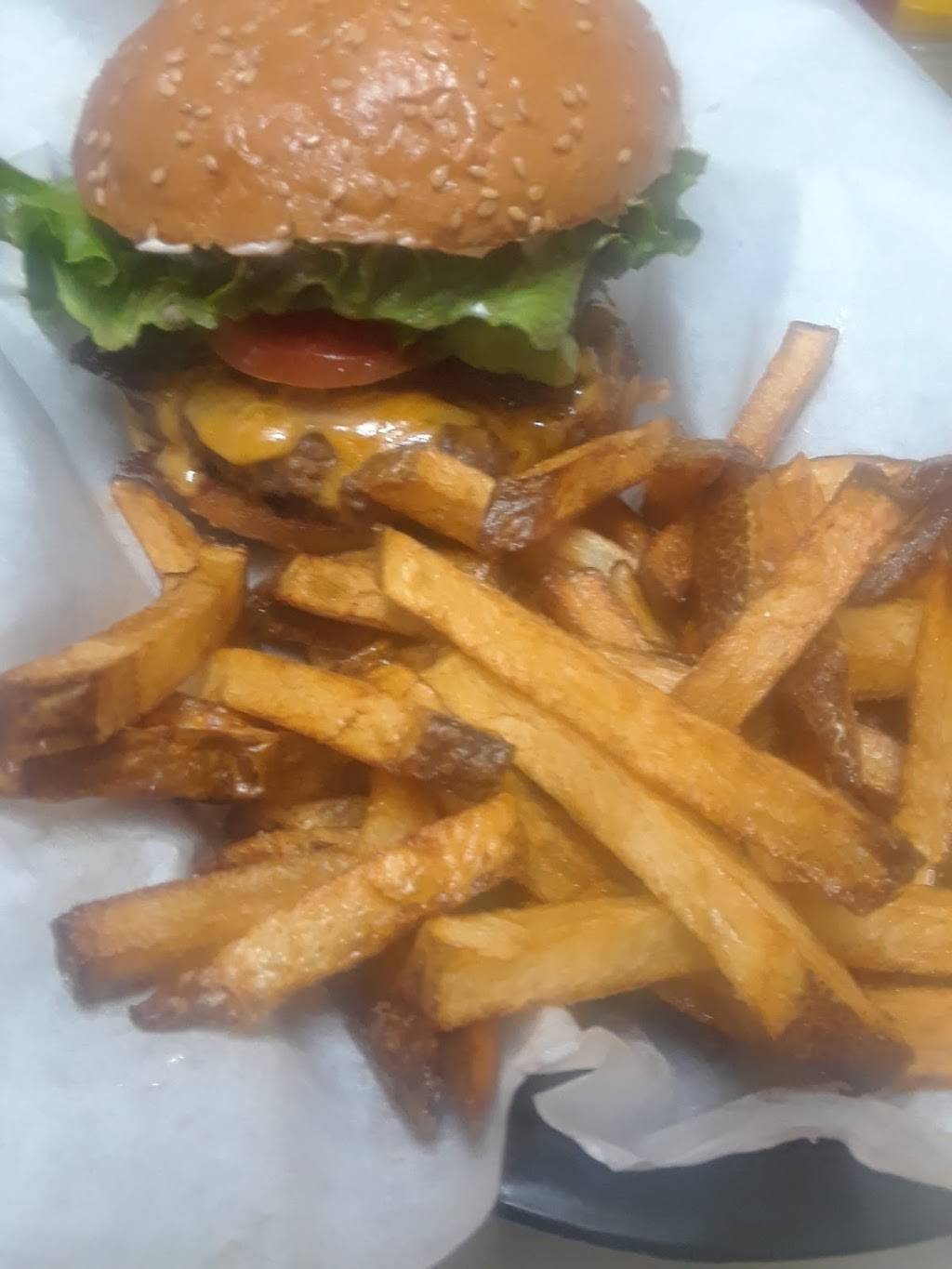 BIGGIE BURGER | restaurant | 512 N Cloverdale Blvd, Cloverdale, CA 95425, USA | 7076695090 OR +1 707-669-5090