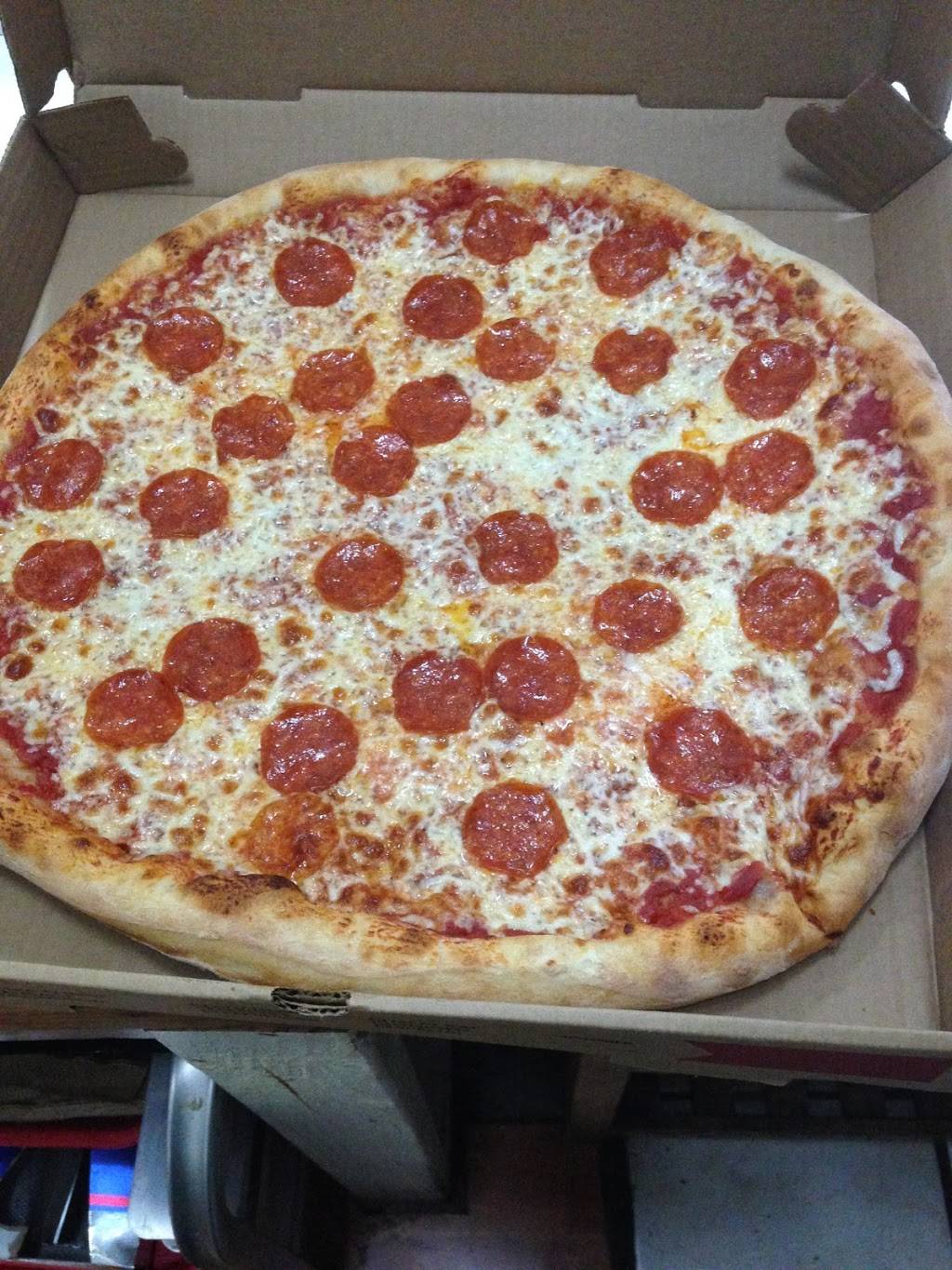 Capis pizza | restaurant | 87 Yonkers Ave, Yonkers, NY 10701, USA | 9147517707 OR +1 914-751-7707