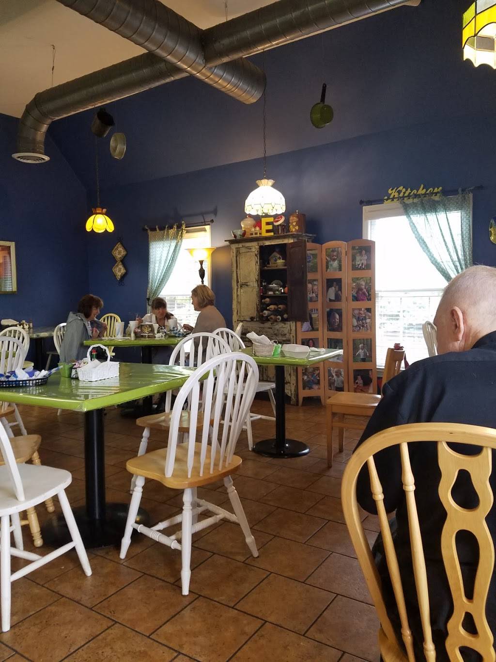 Ems Kitchen At Hawthorne Drugs | meal takeaway | 975 Hawthorne Ave Ste B, Athens, GA 30606, USA | 7062069322 OR +1 706-206-9322