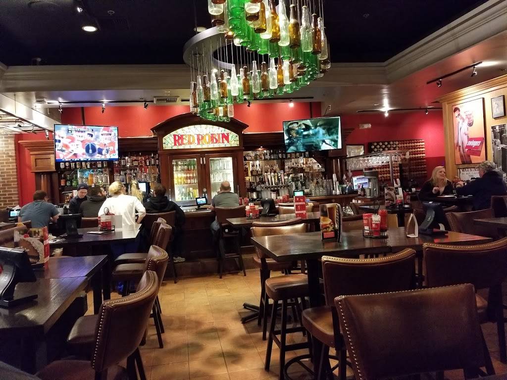 Red Robin Gourmet Burgers and Brews | restaurant | 13056 Fairlakes Shop. Ctr, Fairfax, VA 22033, USA | 7035020334 OR +1 703-502-0334
