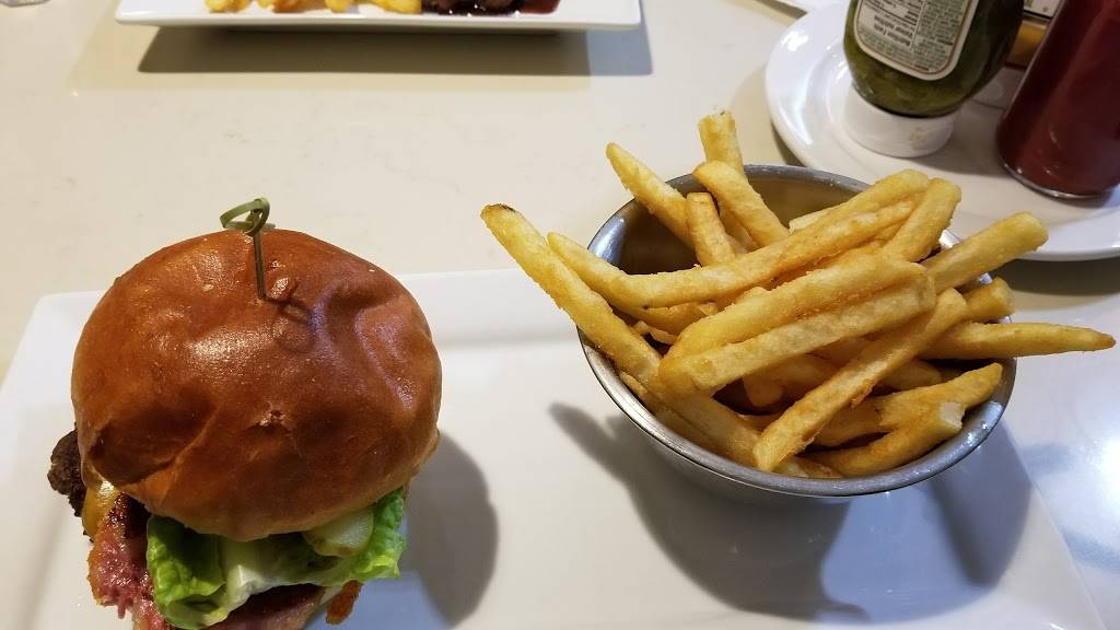 Element Lounge and Restaurant | restaurant | 50 Norfinch Dr, North York, ON M3N 1X1, Canada | 4166639502 OR +1 416-663-9502