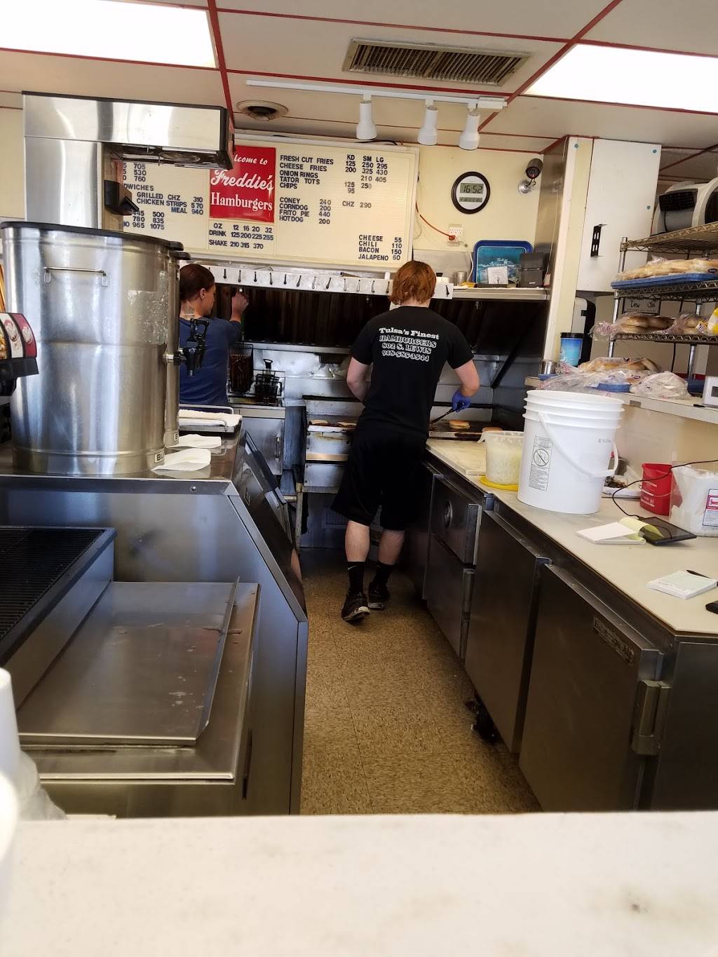 Freddies Hamburgers | restaurant | 802 S Lewis Ave I, Tulsa, OK 74104, USA | 9185853544 OR +1 918-585-3544
