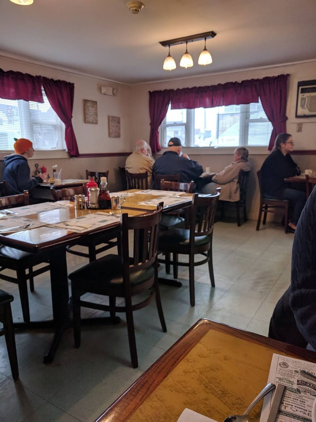 Coffee Break Cafe | restaurant | 75 Main Rd N, Hampden, ME 04444, USA | 2078626000 OR +1 207-862-6000