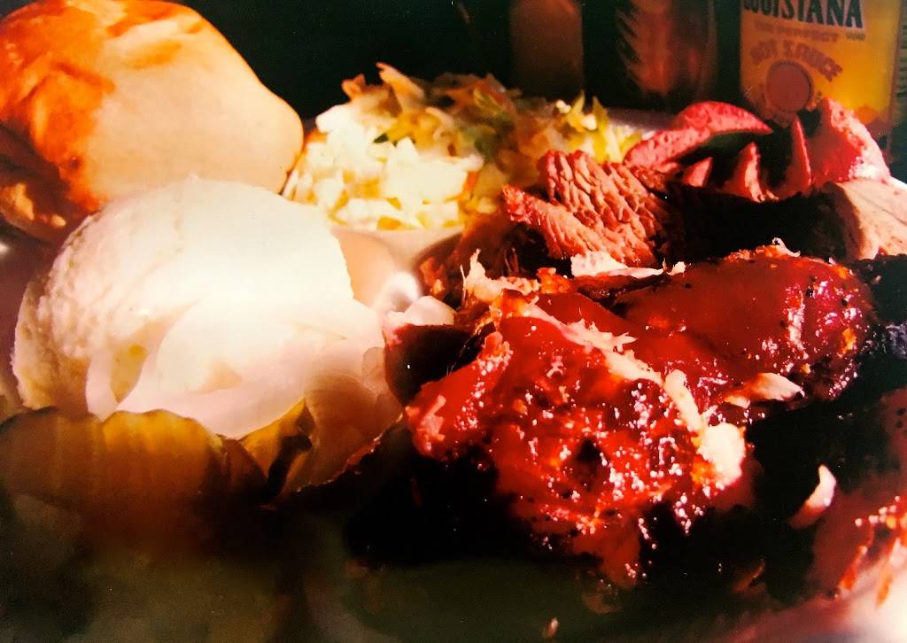 Johnnys Pit Barbecue | restaurant | 4768 Doniphan Dr, El Paso, TX 79922, USA | 9158332828 OR +1 915-833-2828