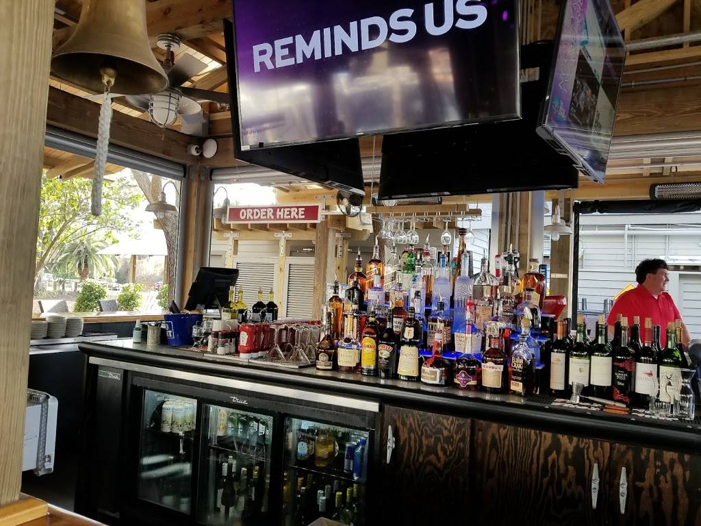 Skull Creek Dockside | restaurant | 2 Hudson Rd, Hilton Head Island, SC 29926, USA | 8437853625 OR +1 843-785-3625