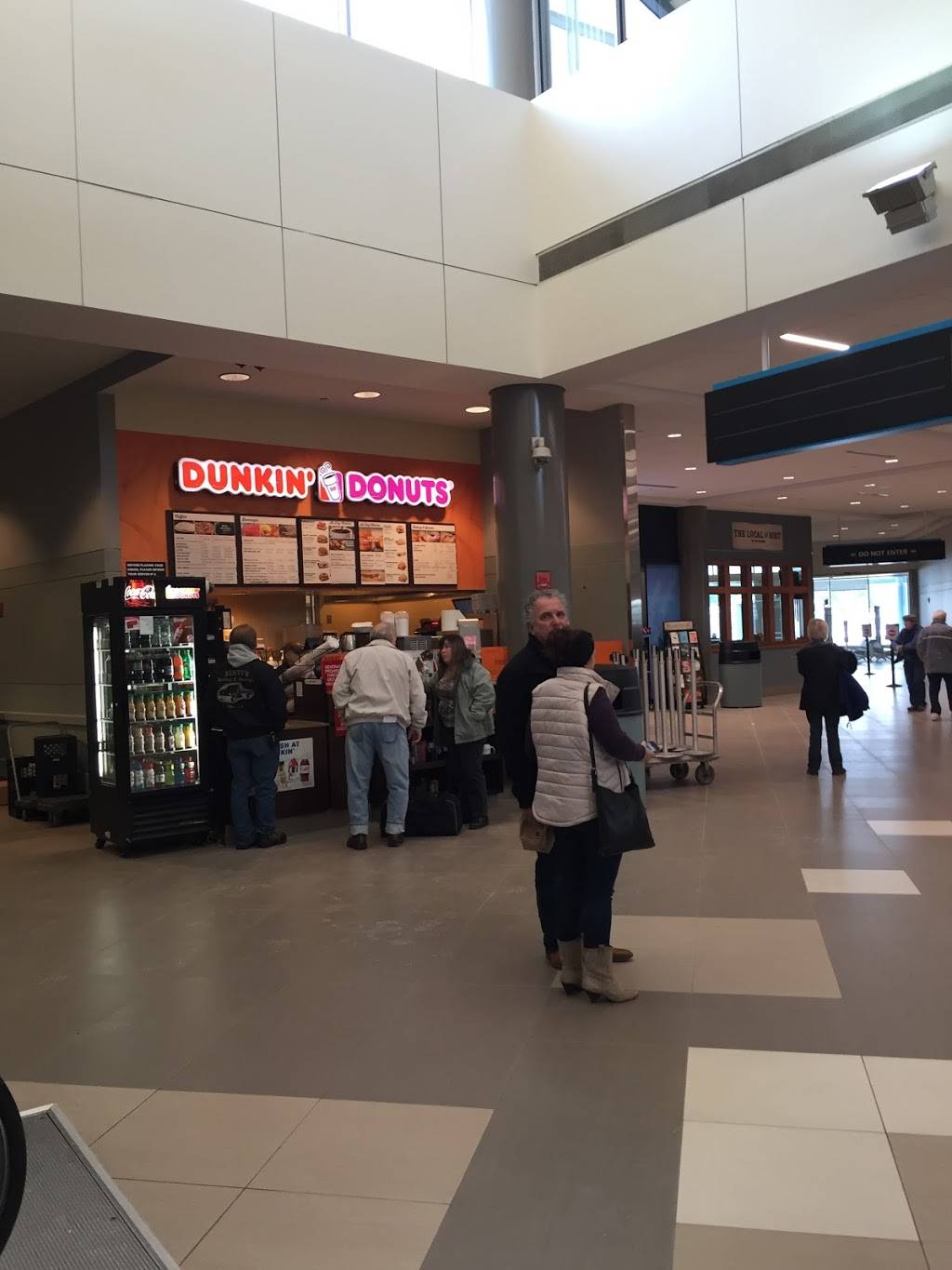 Dunkin | bakery | 1 Airport Rd, Manchester, NH 03103, USA | 6036220712 OR +1 603-622-0712