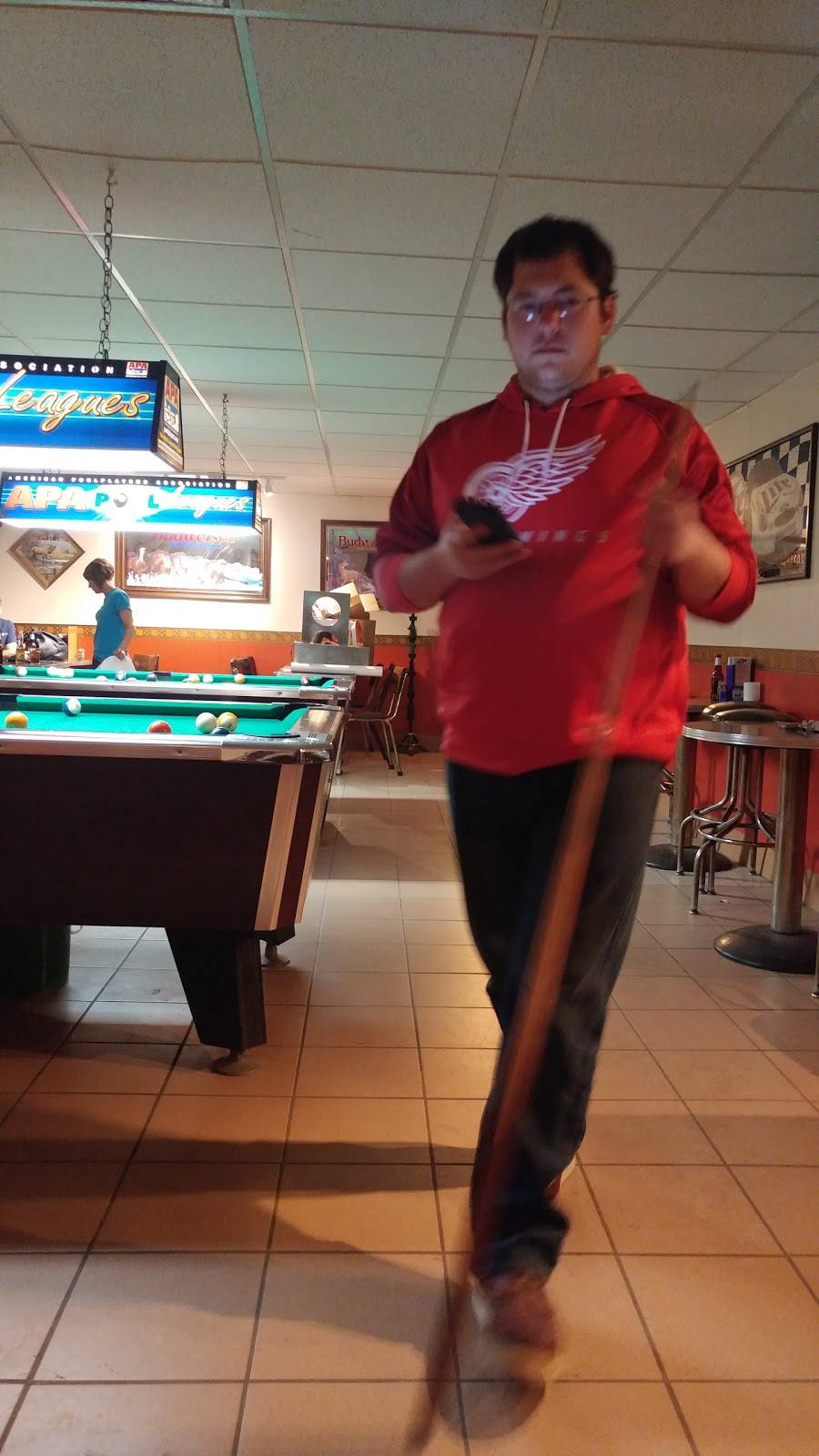 Hillcrest Bar & Grill | restaurant | 29200 E Chicago Rd, Sturgis, MI 49091, USA | 2696593756 OR +1 269-659-3756