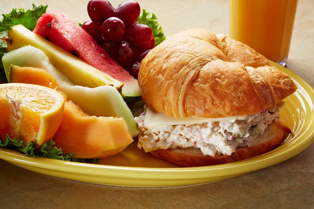 Christos Family Dining | restaurant | 1462 W State Rd 2, La Porte, IN 46350, USA | 2193261644 OR +1 219-326-1644