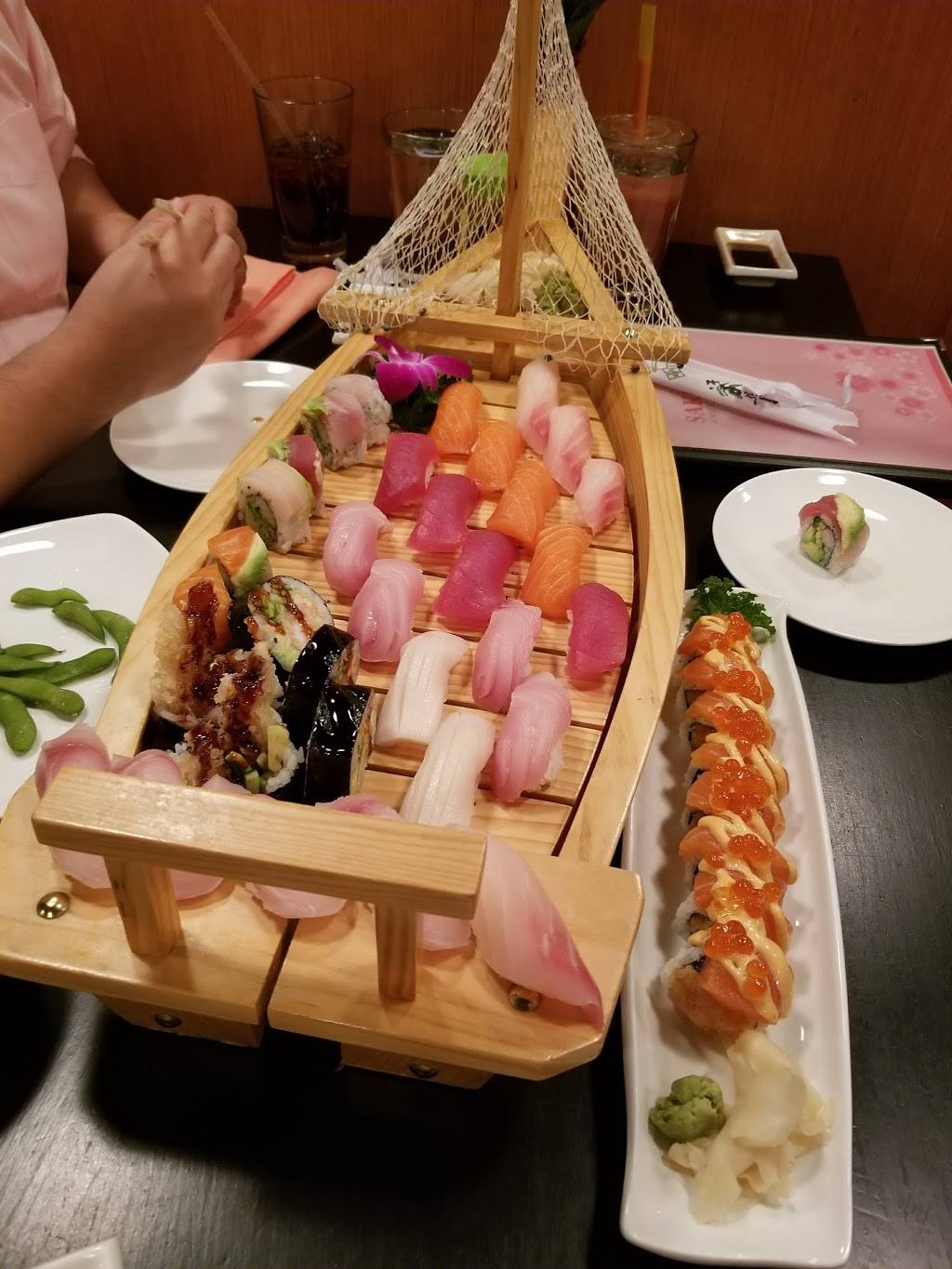 Sakura Japanese Restaurant | restaurant | 5 Pine St, Waltham, MA 02453, USA | 7812168922 OR +1 781-216-8922