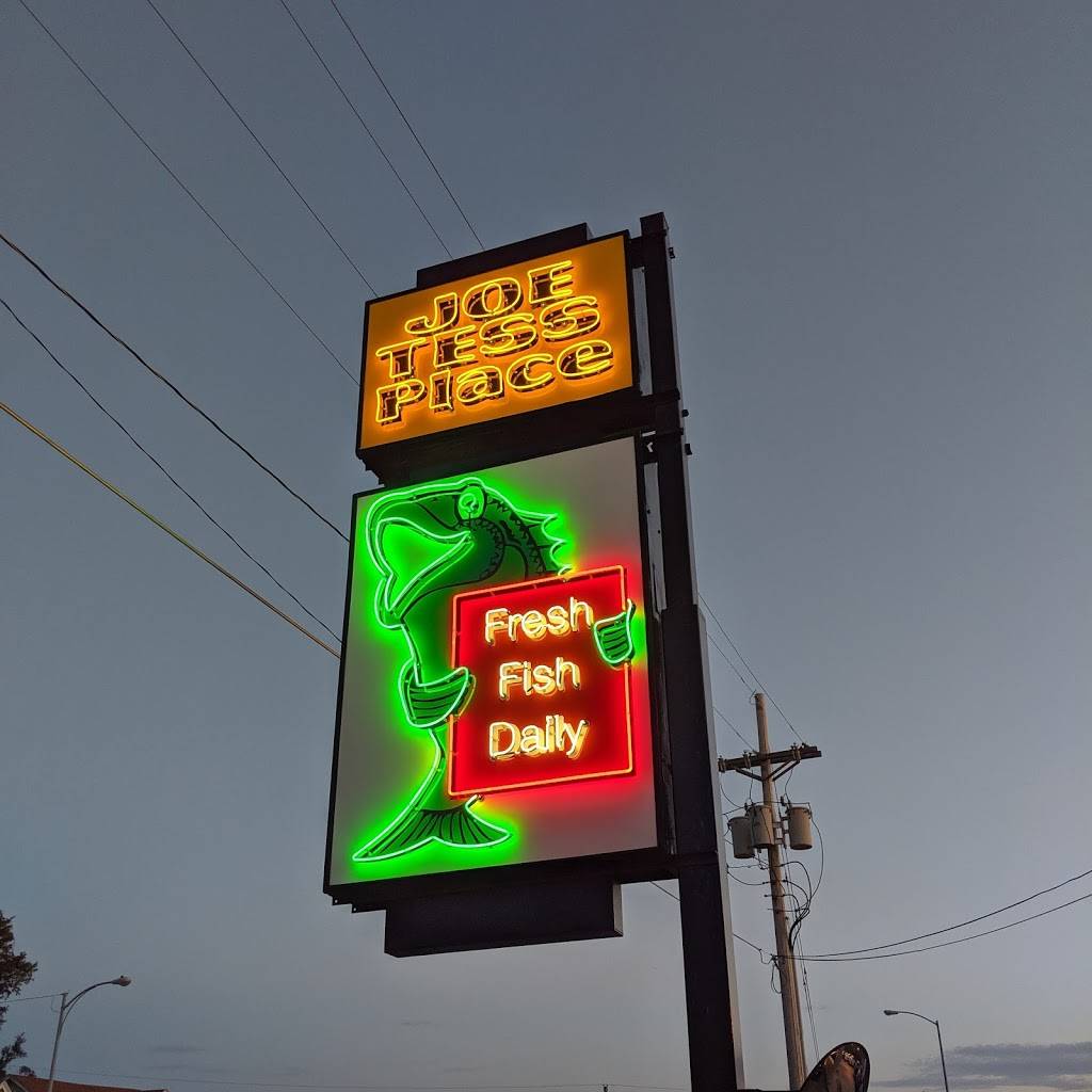 Joe Tess Place | restaurant | 5424 S 24th St, Omaha, NE 68107, USA | 4027317278 OR +1 402-731-7278