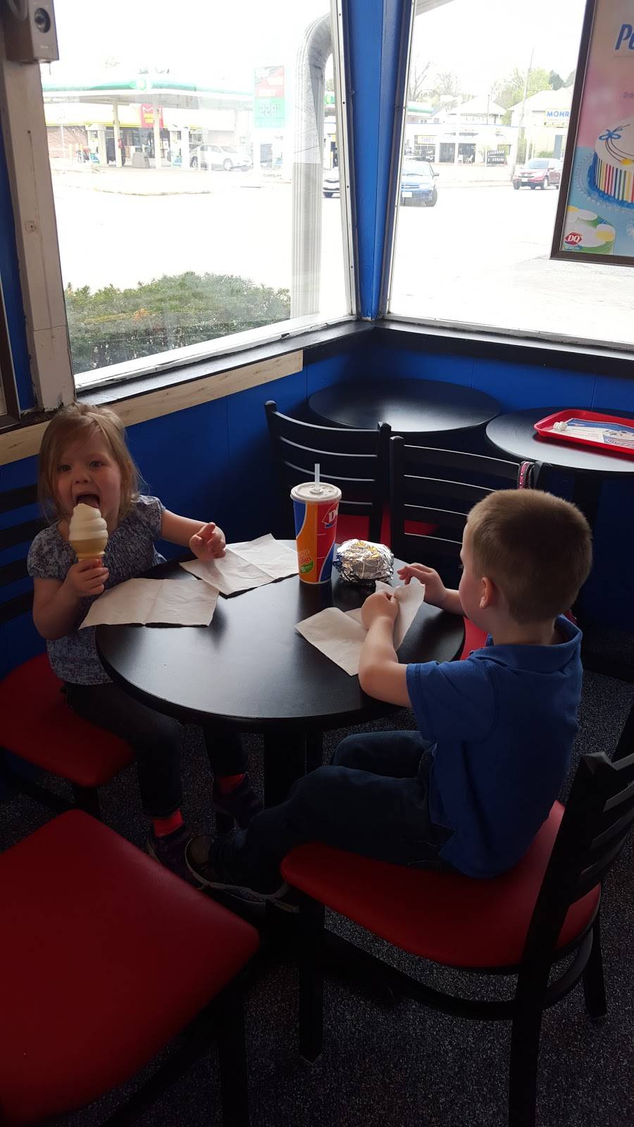 Dairy Queen Store | restaurant | 1270 Maple Ave, Zanesville, OH 43701, USA | 7404525680 OR +1 740-452-5680