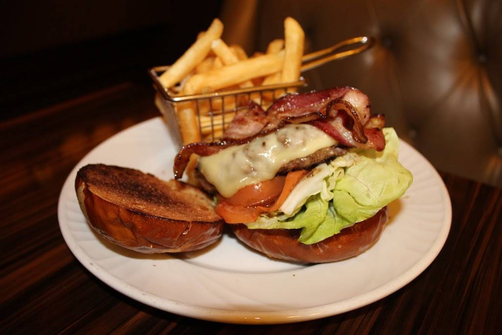 Petes | night club | 444 St Charles Ave, New Orleans, LA 70130, USA | 5045255566 OR +1 504-525-5566