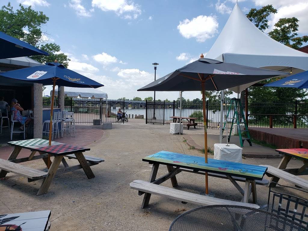 Elwoods | restaurant | 1924 Riverside Dr, Tulsa, OK 74119, USA | 9189499090 OR +1 918-949-9090