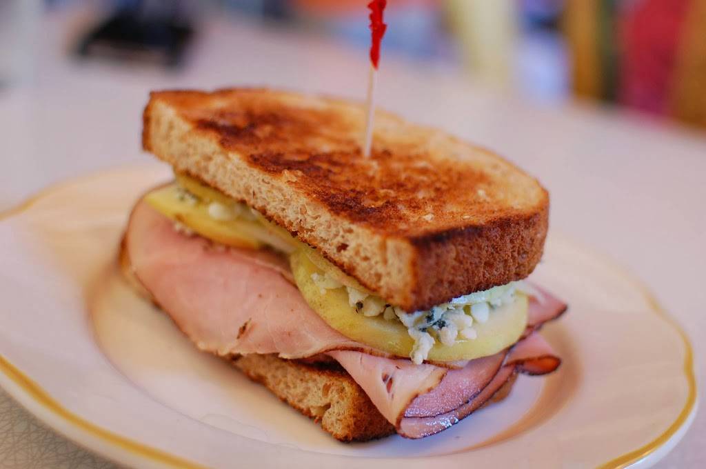 Garnetts Cafe | restaurant | 2001 Park Ave, Richmond, VA 23220, USA | 8043677909 OR +1 804-367-7909