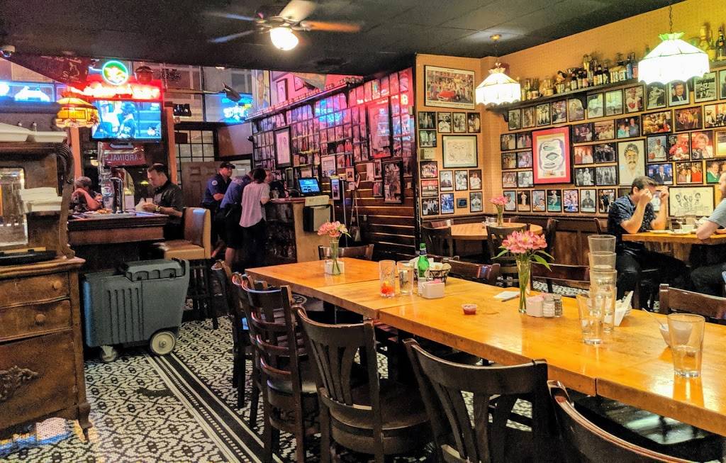 Charlie Gittos Downtown | restaurant | 207 N 6th St, St. Louis, MO 63101, USA | 3144362828 OR +1 314-436-2828