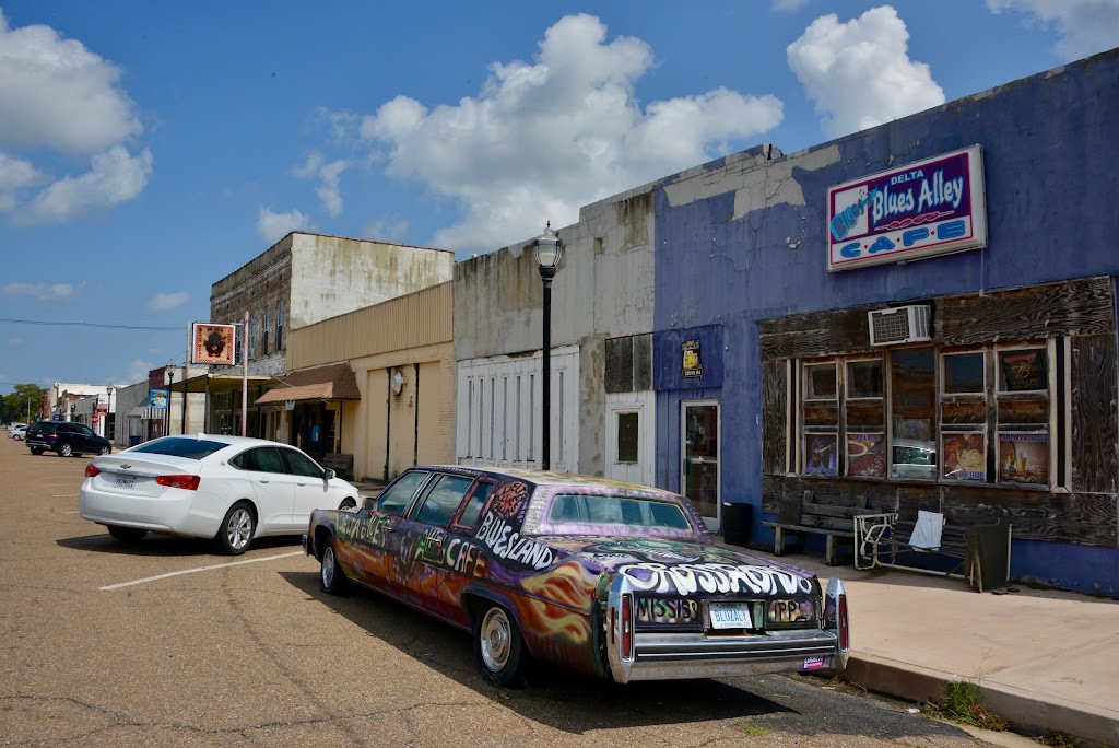Delta Blues Alley Cafe | night club | 352 Delta Ave, Clarksdale, MS 38614, USA | 6626212221 OR +1 662-621-2221