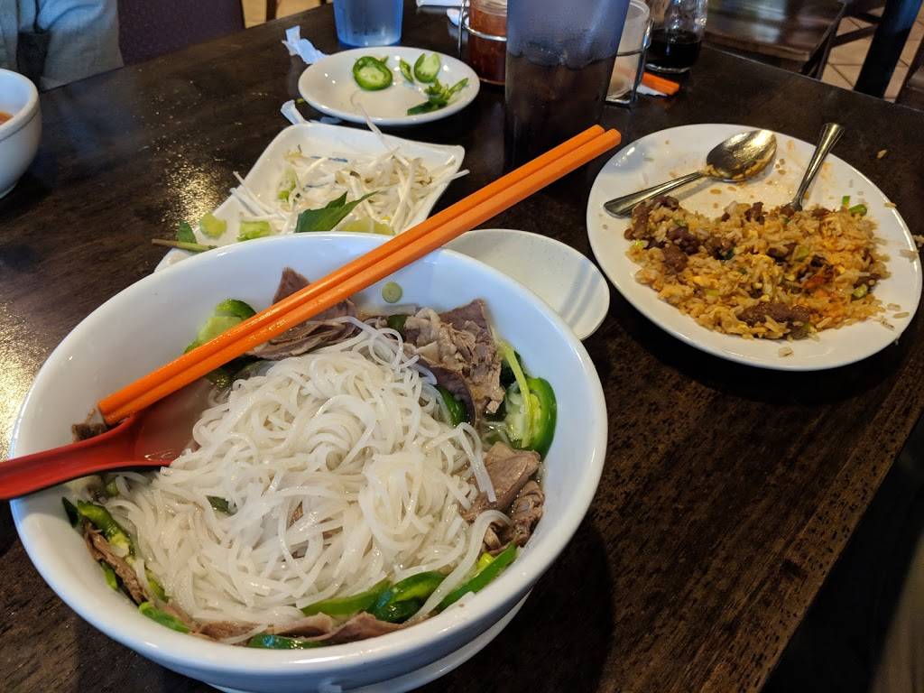 Pho Deluxe | restaurant | 1577 Spring Hill Rd, Vienna, VA 22182, USA | 7039929375 OR +1 703-992-9375