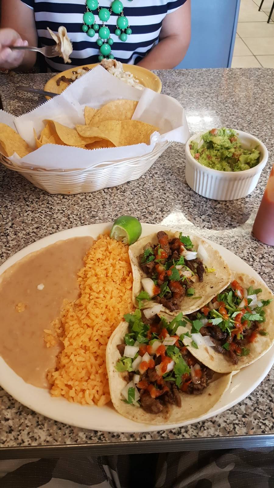 La Perla | restaurant | 821 E Andrew Johnson Hwy, Greeneville, TN 37745, USA | 4236384943 OR +1 423-638-4943