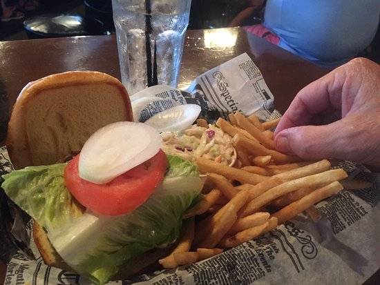 Bar Harbor | restaurant | 100 State St, Harbor Springs, MI 49740, USA | 2315262671 OR +1 231-526-2671