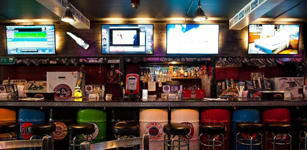 Joe Dogs Gasbar Grill | restaurant | 531 Brant St, Burlington, ON L7R 2G6, Canada | 9056325110 OR +1 905-632-5110