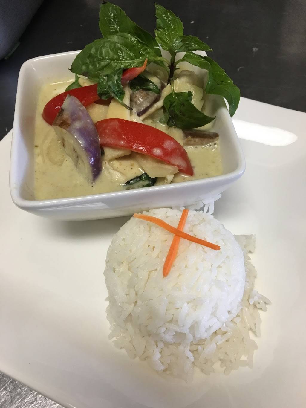 Green Curry Thai Restaurant | restaurant | 8148 SW Hall Blvd, Beaverton, OR 97008, USA | 5033729802 OR +1 503-372-9802