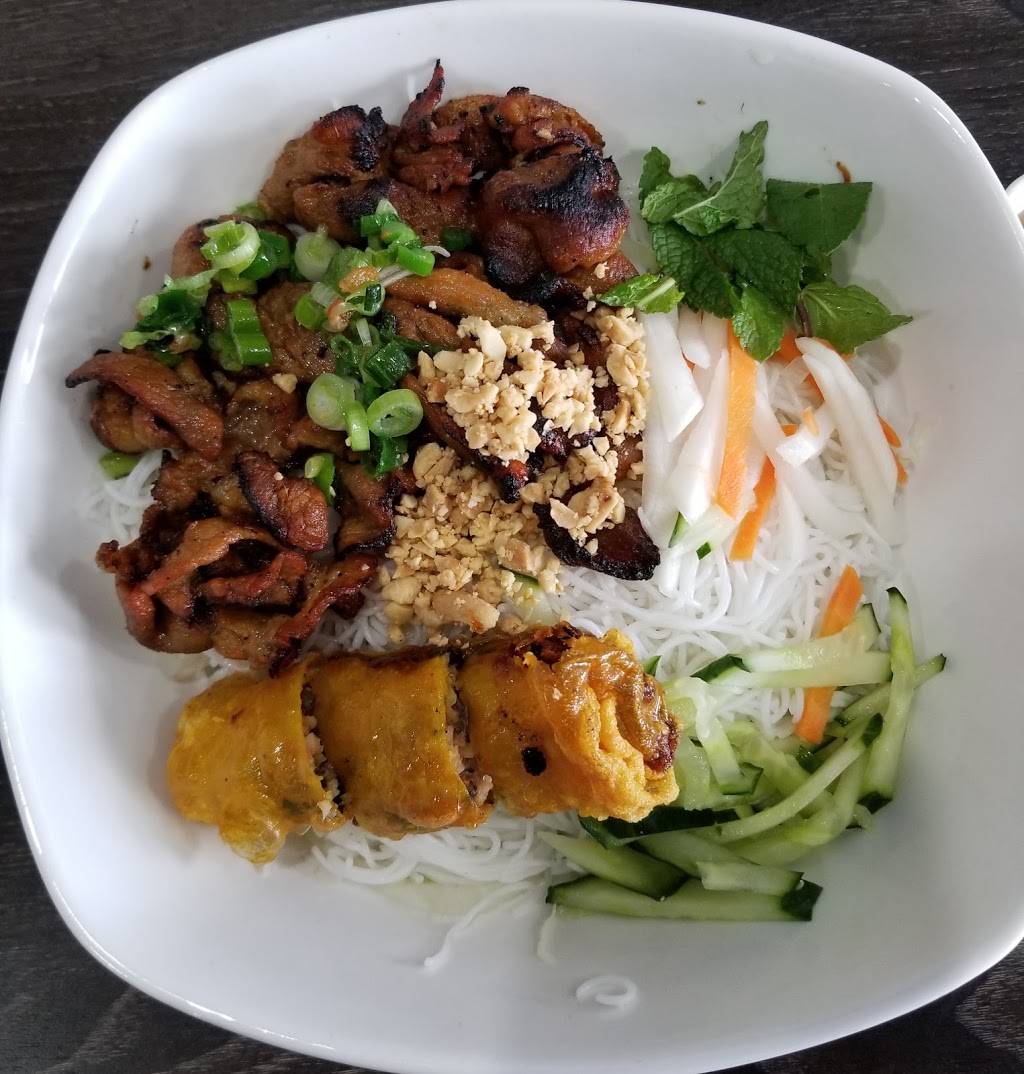 Pho Vuho | restaurant | 360 Dundas St E, Oakville, ON L6H 6Z9, Canada | 9052571333 OR +1 905-257-1333