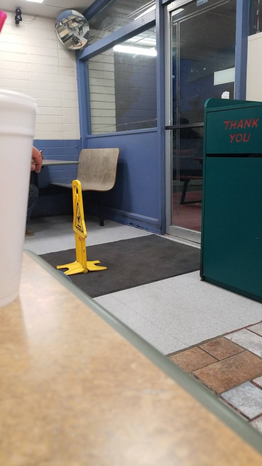 Sno-White Drive In | restaurant | 50 W Sherwood Ave, McFarland, CA 93250, USA | 6617923123 OR +1 661-792-3123