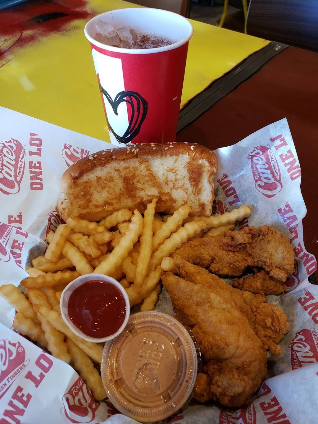 Raising Canes Chicken Fingers | meal takeaway | 5717 Barnes Rd, Colorado Springs, CO 80917, USA | 7195748576 OR +1 719-574-8576