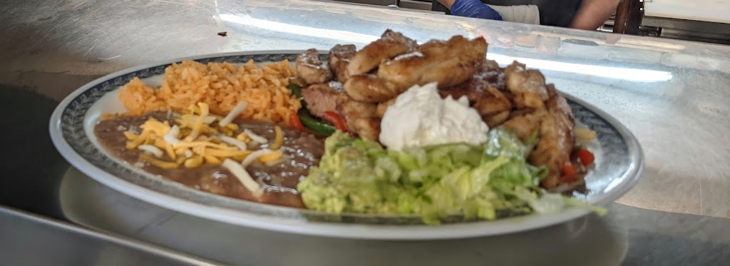 El Chapulin Mexican Restaurant | restaurant | 3351 N Broadway Ave, Wichita, KS 67219, USA | 3162014955 OR +1 316-201-4955