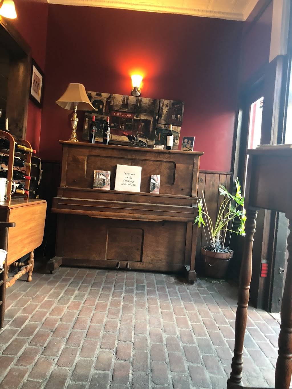 La Lou Bistro | restaurant | 15 S King St, Leesburg, VA 20175, USA | 7034749611 OR +1 703-474-9611