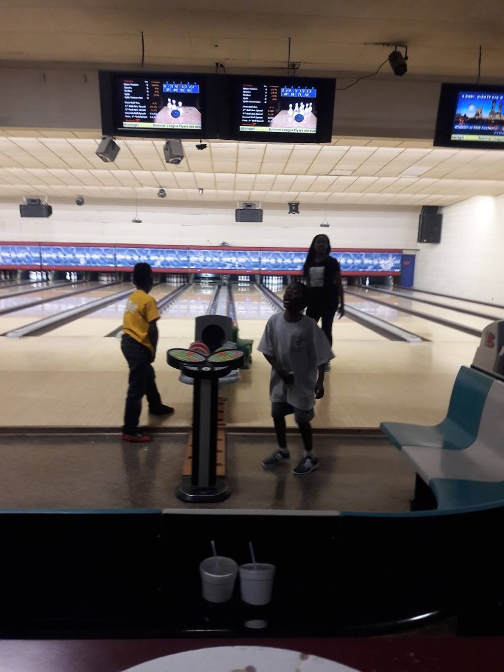 Foxfire Lanes | meal takeaway | 225 Security St, Kannapolis, NC 28083, USA | 7049320146 OR +1 704-932-0146