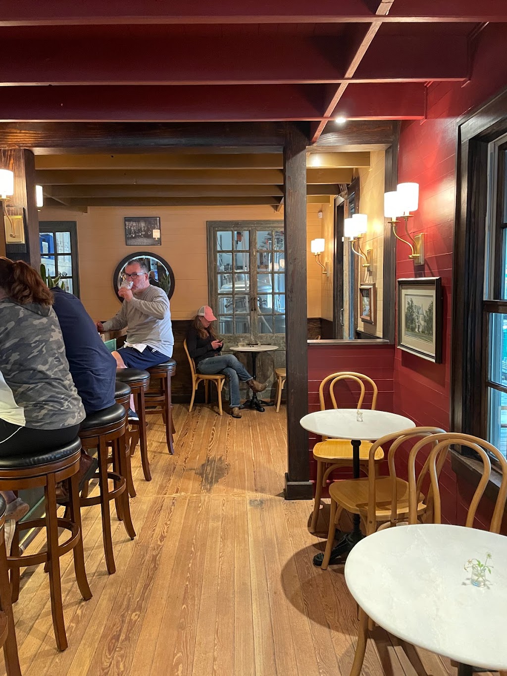 Round Top Brewing & Kitchen | restaurant | 101 W Austin St, Round Top, TX 78954, USA | 5122948641 OR +1 512-294-8641