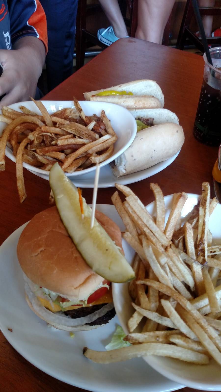 Elwood Bar & Grill | restaurant | 300 E Adams Ave, Detroit, MI 48226, USA | 3139622337 OR +1 313-962-2337