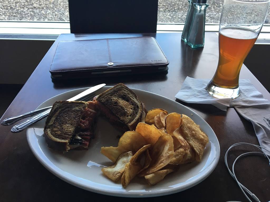 Miller Brewhouse | restaurant | 5300 S Howell Ave, Milwaukee, WI 53207, USA | 4147475300 OR +1 414-747-5300