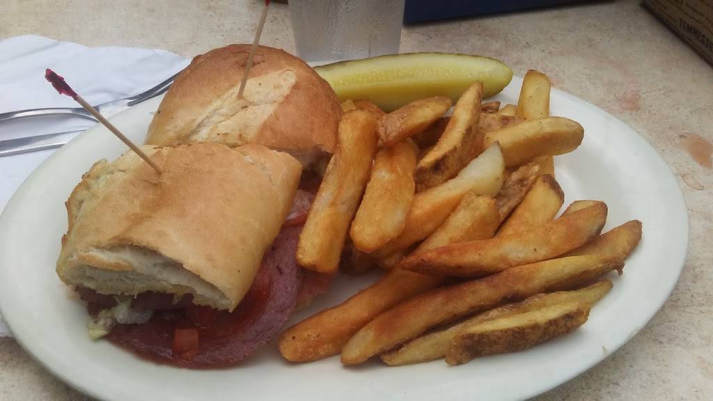 Winking Lizard Tavern | restaurant | 2175 E Maple St, North Canton, OH 44720, USA | 3304706460 OR +1 330-470-6460