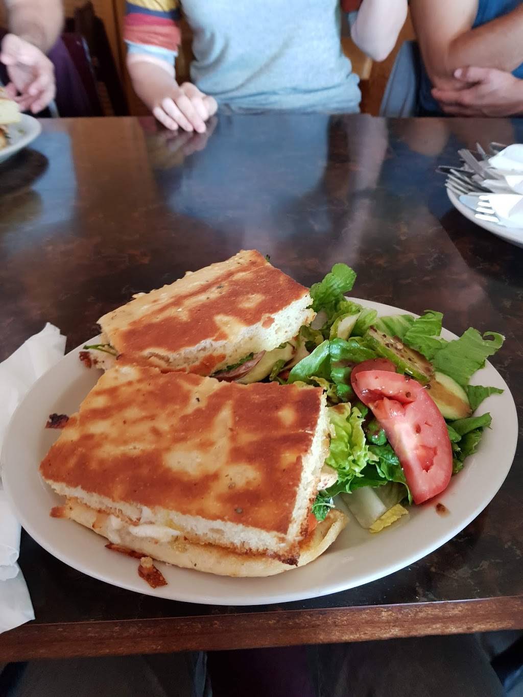 Robas Pizza Cafe | restaurant | 2320 Powell St, Emeryville, CA 94608, USA | 5105477773 OR +1 510-547-7773