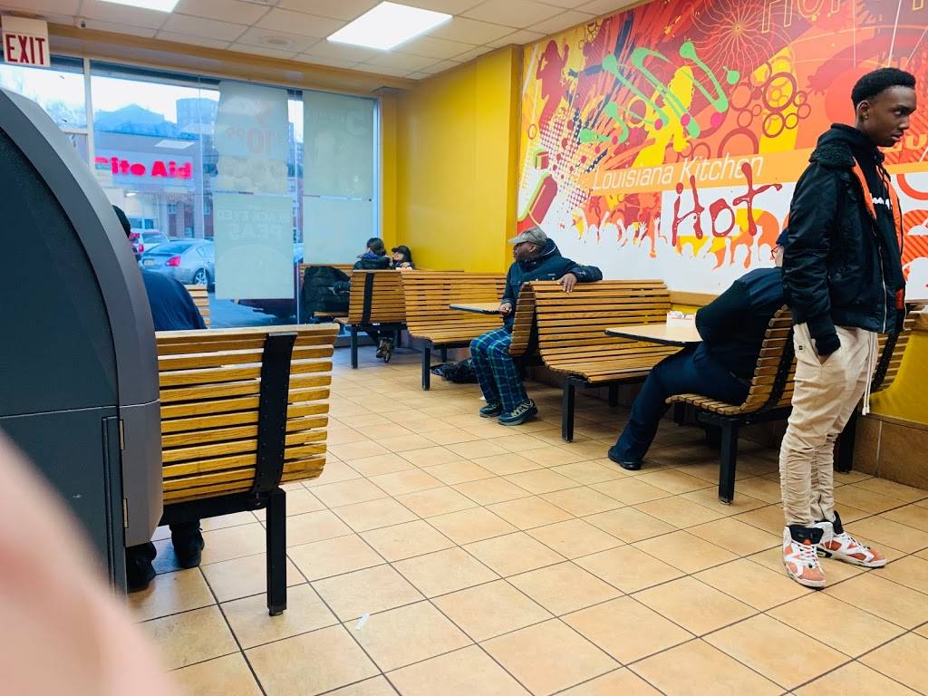 Popeyes Louisiana Kitchen | restaurant | 1201 E 233rd St, Bronx, NY 10466, USA | 3479454700 OR +1 347-945-4700