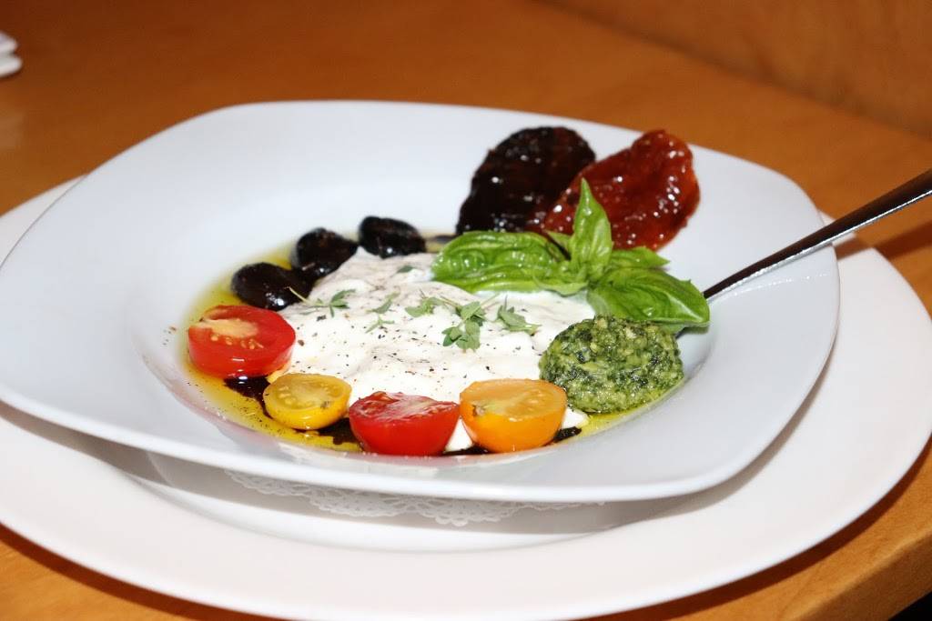 Perrones Restaurant | restaurant | 13302 Ocean Hwy, Pawleys Island, SC 29585, USA | 8432359193 OR +1 843-235-9193