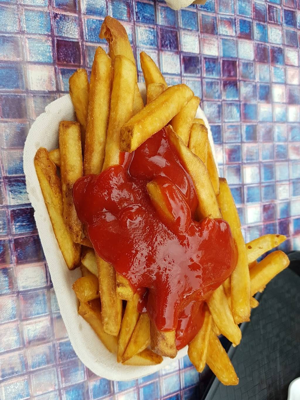 L.A. Franks | meal takeaway | 104 Water St N, Cambridge, ON N1R 3B6, Canada | 5196236733 OR +1 519-623-6733