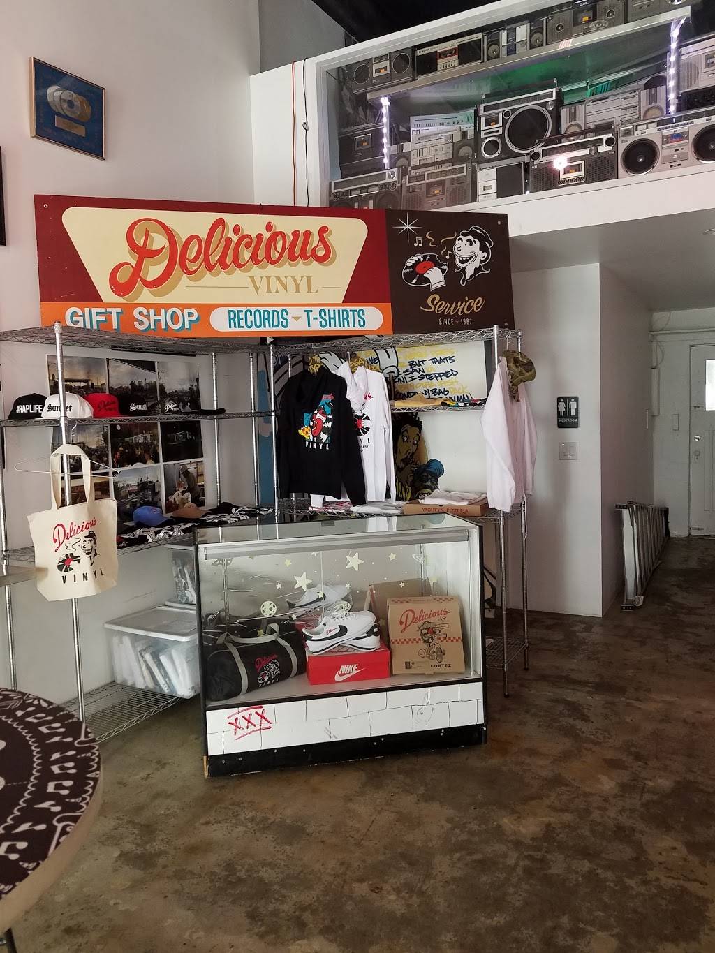 Delicious Pizza | restaurant | 7103, 6601 Sunset Blvd, Los Angeles, CA 90028, USA | 3234673840 OR +1 323-467-3840