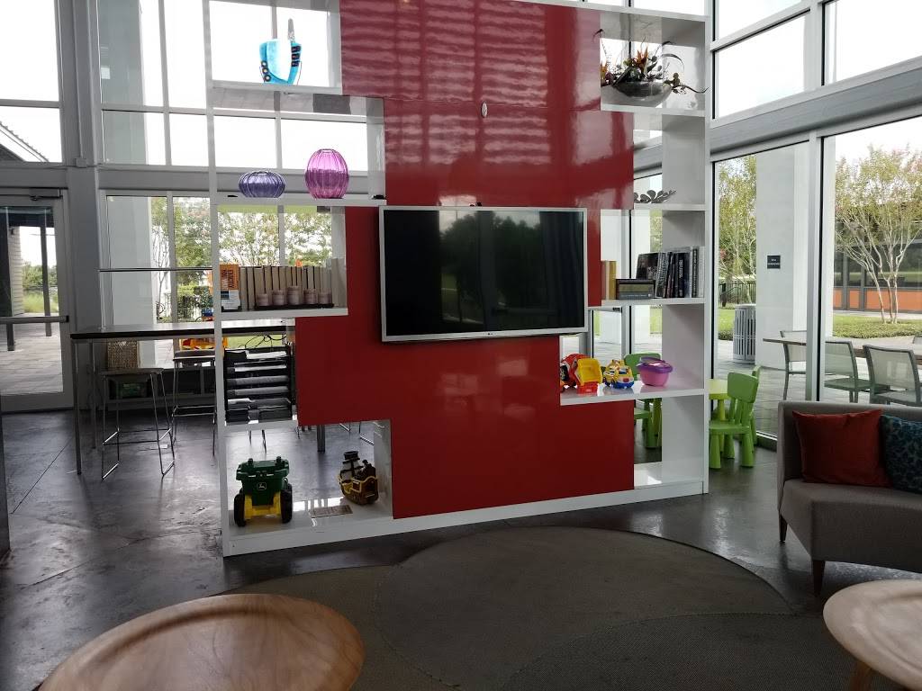 The Landing Club & Café | restaurant | 7012 Sail View Ln, Apollo Beach, FL 33572, USA | 8136772022 OR +1 813-677-2022