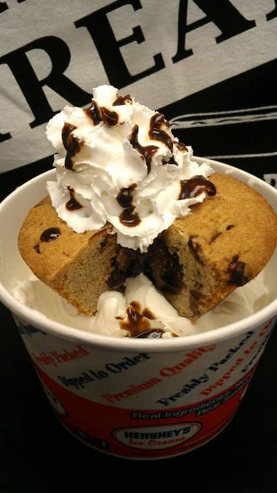 Family Treats | restaurant | 2010 Springwells St, Detroit, MI 48209, USA | 3138413522 OR +1 313-841-3522