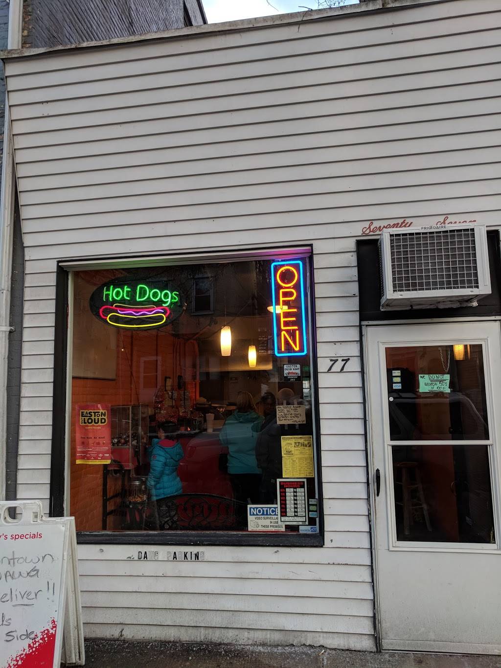 Downtown Dawg | restaurant | 77 N 4th St, Easton, PA 18042, USA | 6102523070 OR +1 610-252-3070