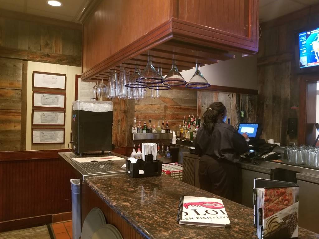 Red Lobster | restaurant | 2080 Sam Rittenberg Blvd, Charleston, SC 29407, USA | 8437637345 OR +1 843-763-7345