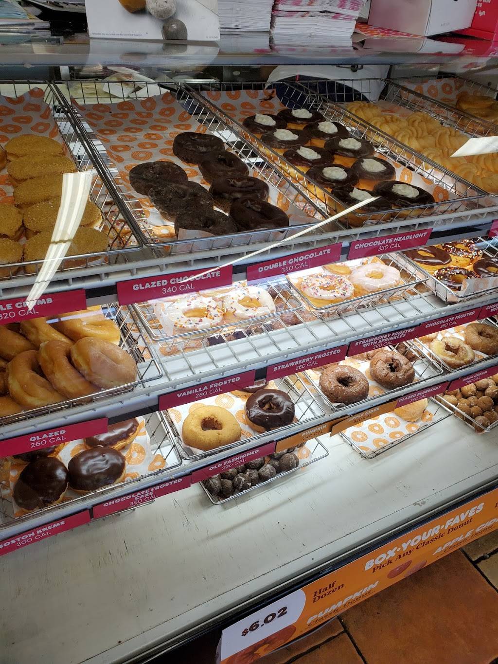 Dunkin | bakery | 10351 Corkscrew Commons Dr, Estero, FL 33928, USA | 2399478206 OR +1 239-947-8206