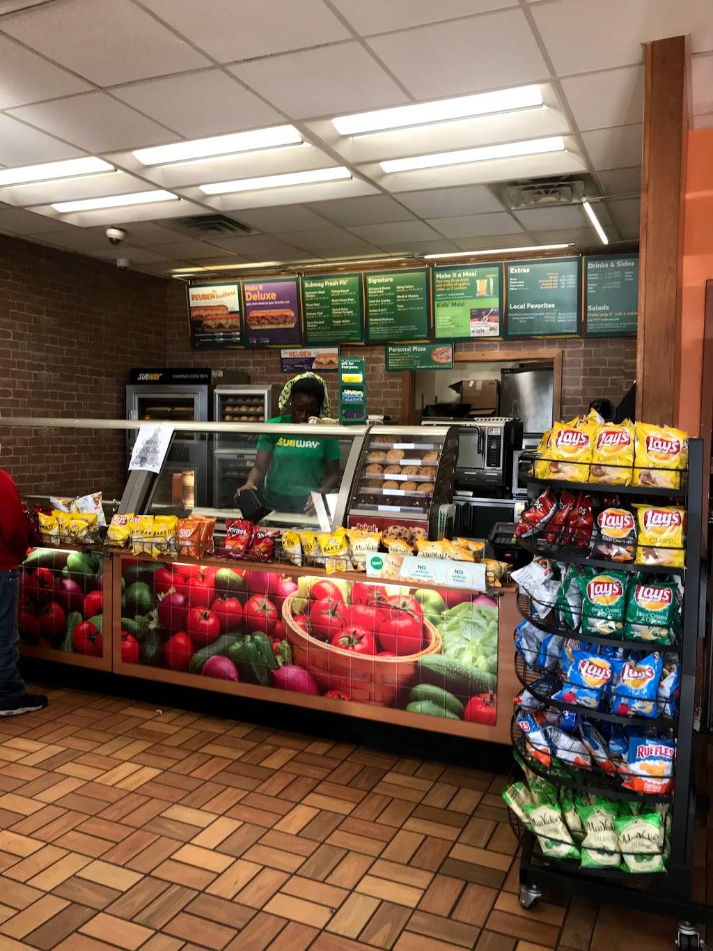 Subway | restaurant | 2015 W Lucas St, Florence, SC 29501, USA | 8436622673 OR +1 843-662-2673
