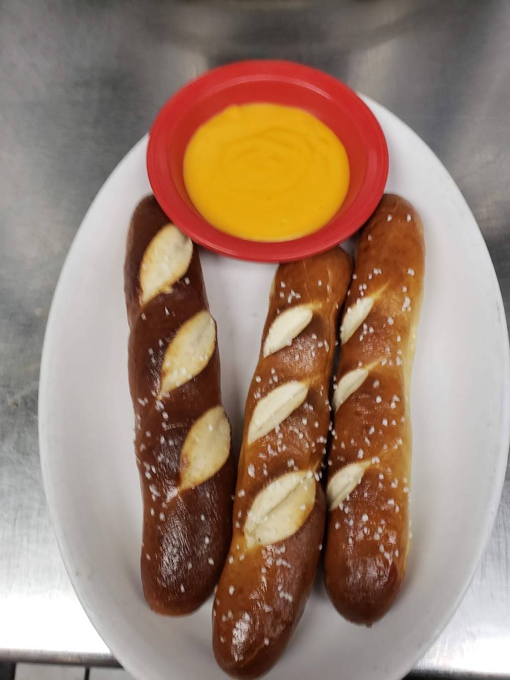 Caseys of Walled Lake | restaurant | 1003 E West Maple Rd, Walled Lake, MI 48390, USA | 2486695200 OR +1 248-669-5200